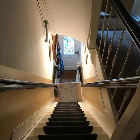 Six Apartment *